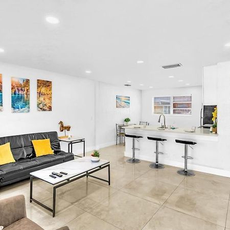 New Stylish 2 Bdrm Mins To Beach & Aventura Mall Hallandale Beach Exterior photo