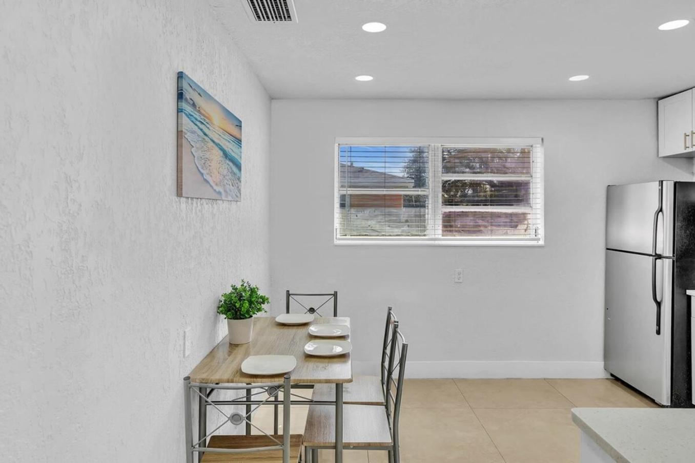 New Stylish 2 Bdrm Mins To Beach & Aventura Mall Hallandale Beach Exterior photo