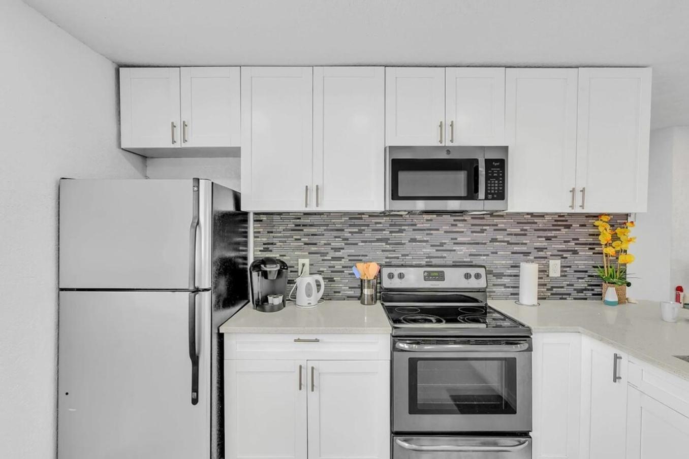 New Stylish 2 Bdrm Mins To Beach & Aventura Mall Hallandale Beach Exterior photo