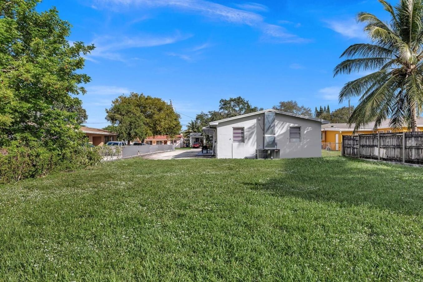 New Stylish 2 Bdrm Mins To Beach & Aventura Mall Hallandale Beach Exterior photo