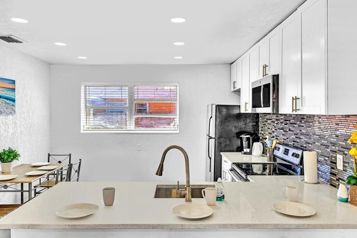 New Stylish 2 Bdrm Mins To Beach & Aventura Mall Hallandale Beach Exterior photo