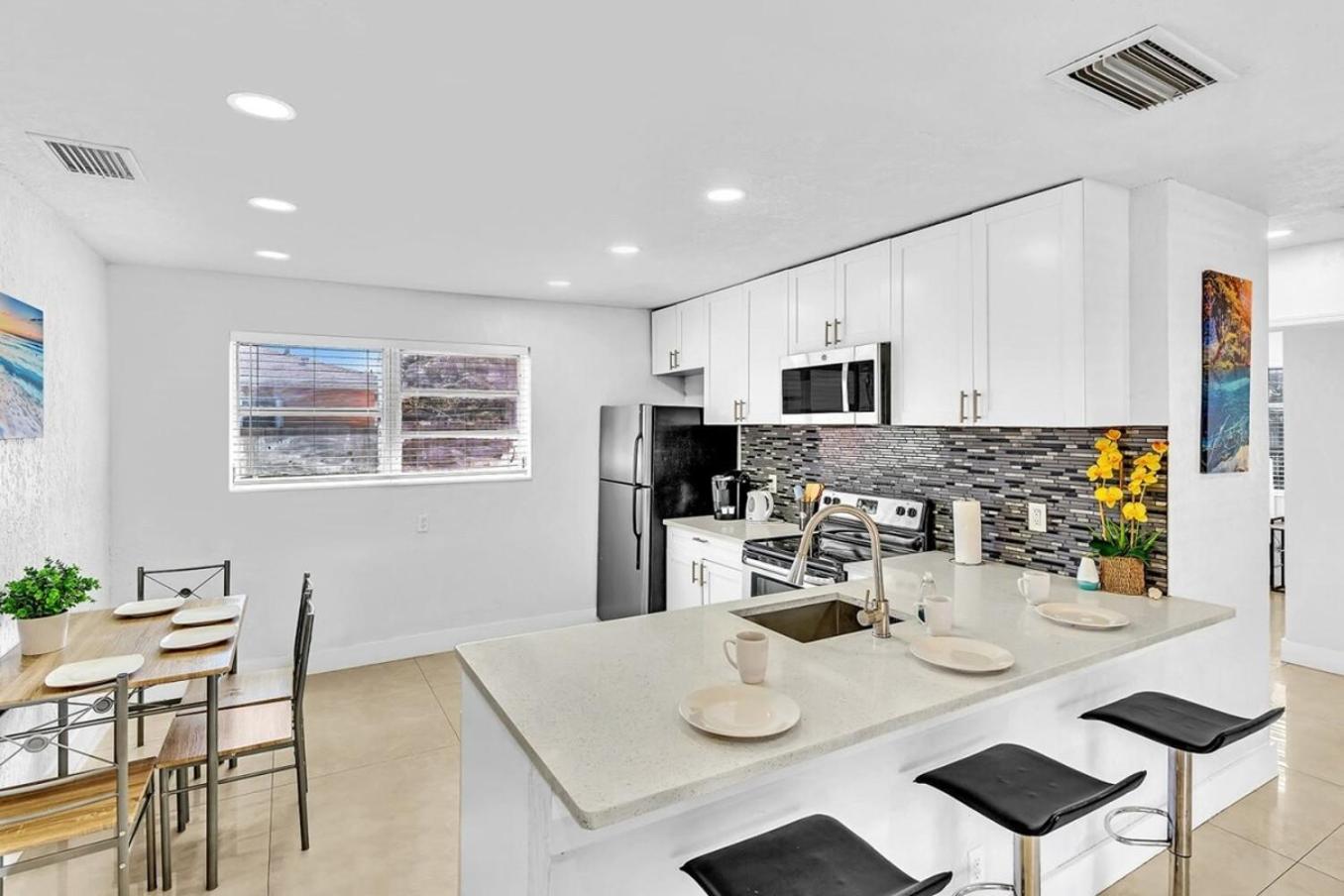 New Stylish 2 Bdrm Mins To Beach & Aventura Mall Hallandale Beach Exterior photo
