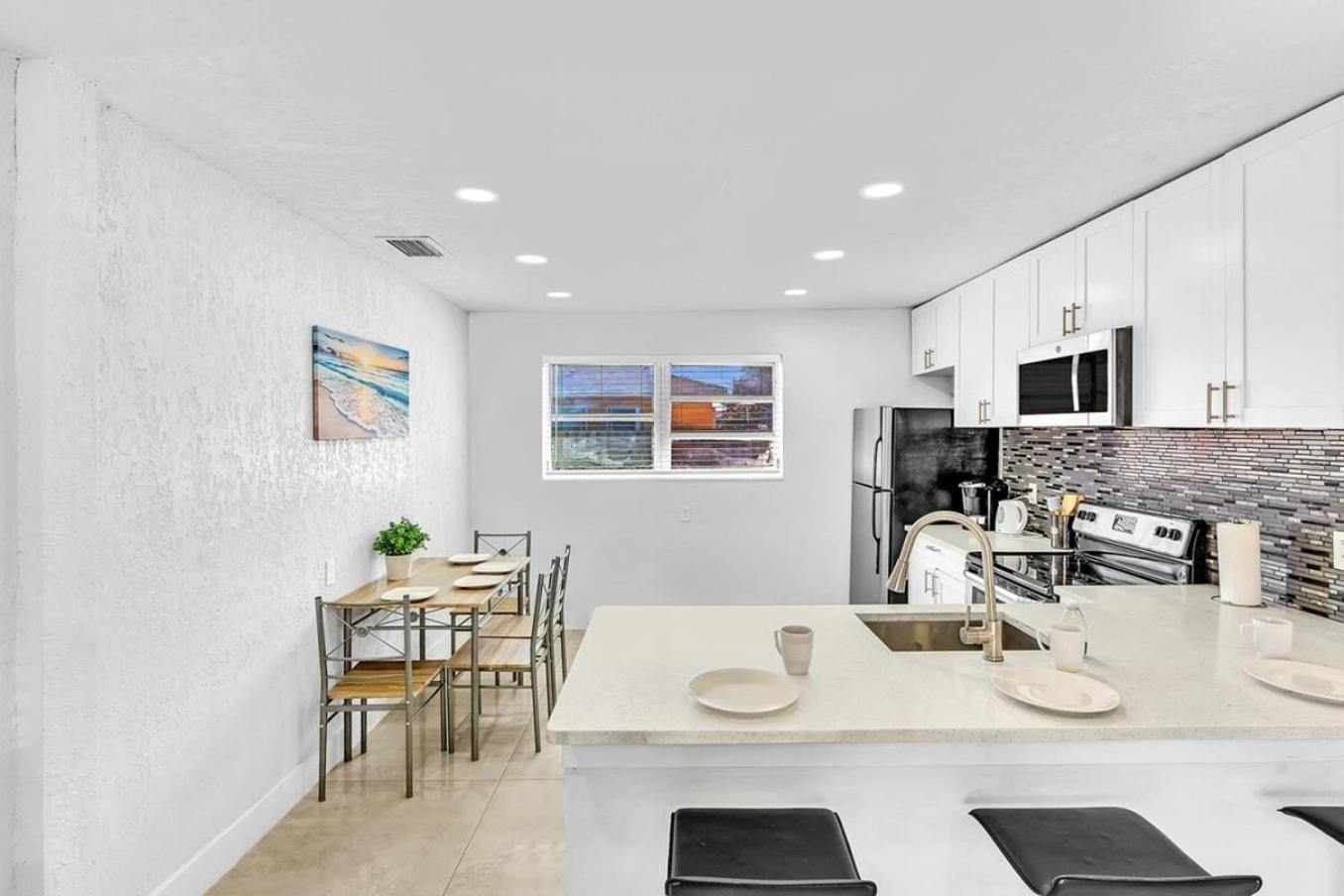 New Stylish 2 Bdrm Mins To Beach & Aventura Mall Hallandale Beach Exterior photo