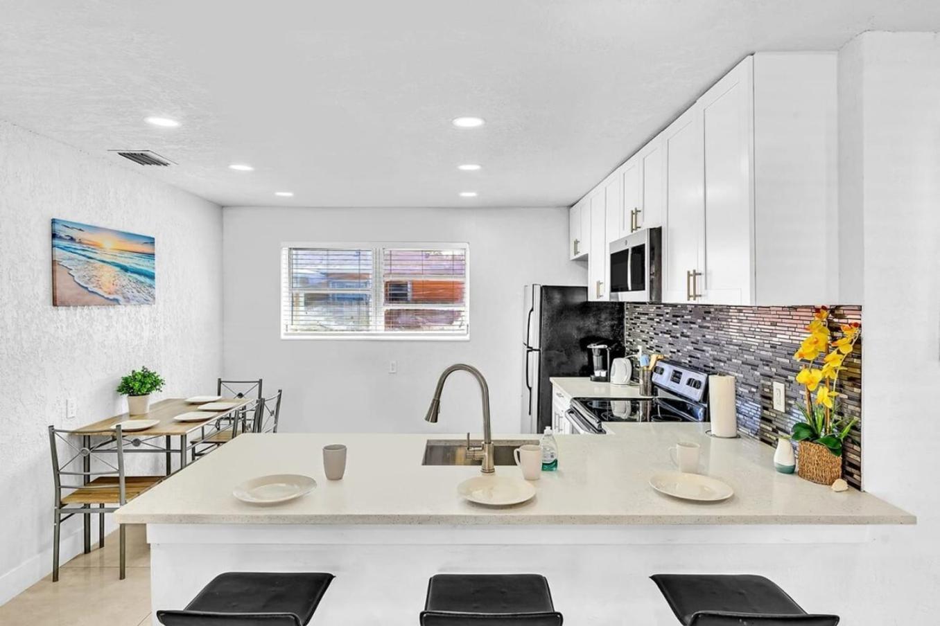 New Stylish 2 Bdrm Mins To Beach & Aventura Mall Hallandale Beach Exterior photo
